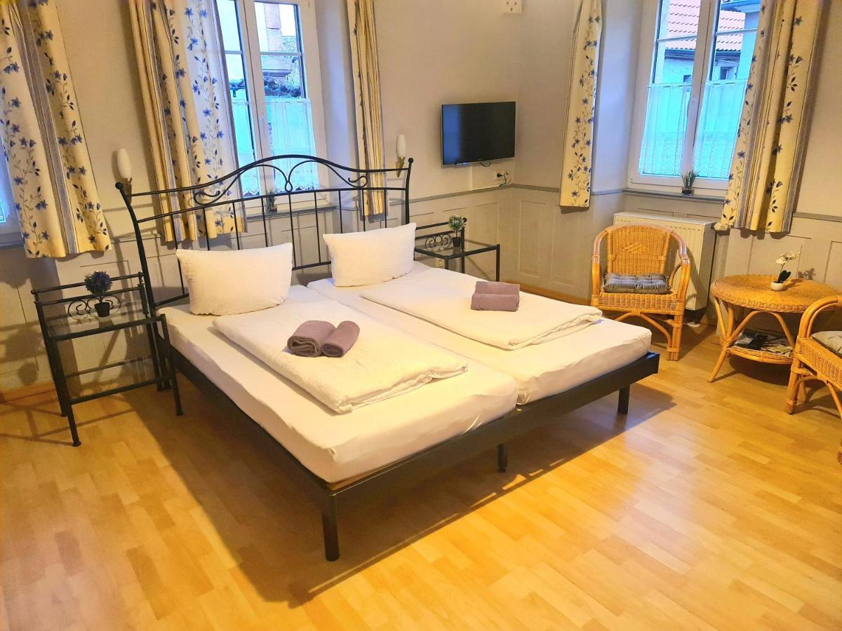 Gaestehaus Zum Weinbauer Rhodt unter Rietburg Bagian luar foto